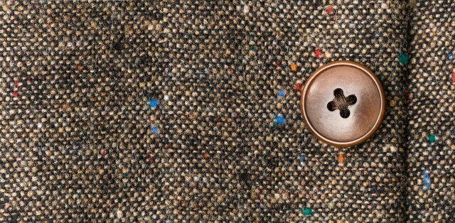 Nahaufnahme eines braunen Tweed Stoffs