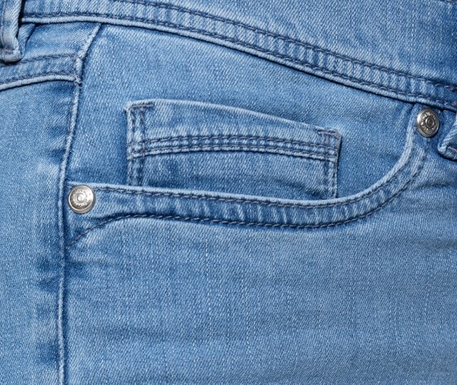 Nahaufnahme einer Jeans.