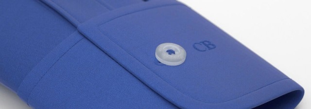 Setzen Sie schöne Details mit dem Masshemd.