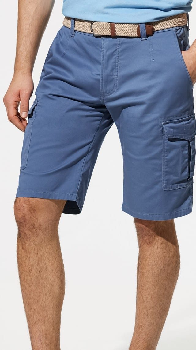Abbildung Extraglatt Gürtel Cargo-Bermudas in Mittelblau