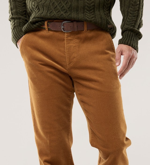 Abbildung einer Gürtel-Cord Chino in Maisgelb