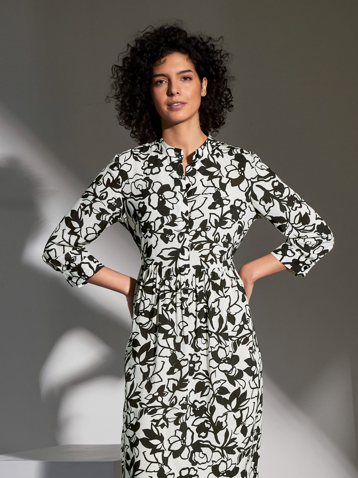Outfit Viskosekleid Blumendruck