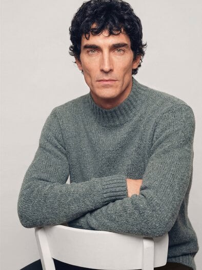 Stehkragen-Pullover in Boucle Optik Grau