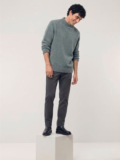 Stehkragen-Pullover in Boucle Optik Grau