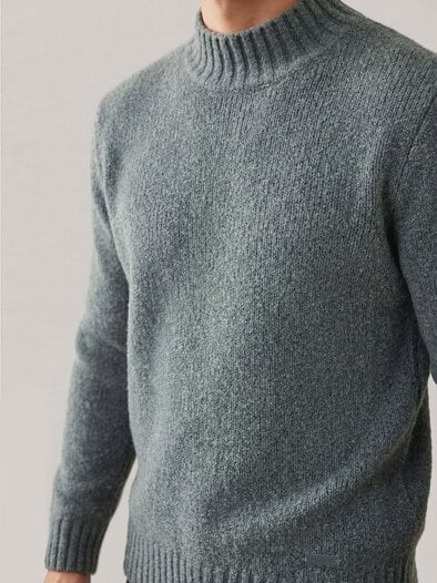 Stehkragen-Pullover in Boucle Optik Grau
