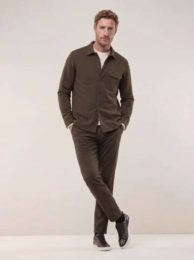 Hemdjacke aus elatischem Material Braun