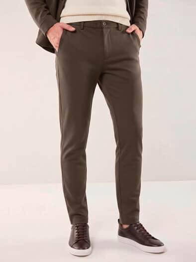 Chino aus elastischem Material Braun