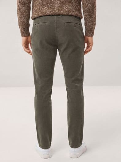 Cordhose aus weicher Baumwolle Oliv