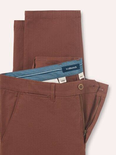 Elastische Chino aus Baumwolle Rotbraun