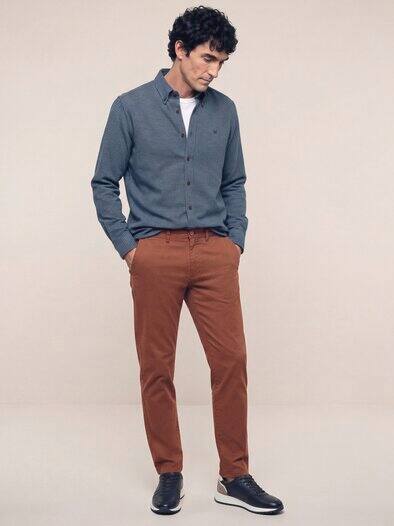 Elastische Chino aus Baumwolle Rotbraun
