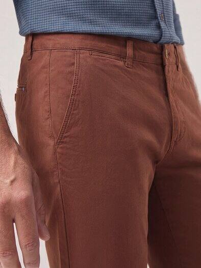 Elastische Chino aus Baumwolle Rotbraun