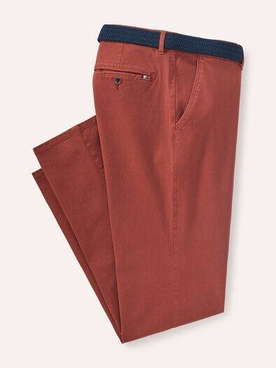 Chino inklusive Gürtel Rotbraun