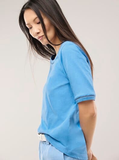 Baumwollshirt Lochstickereiband Jeansblau