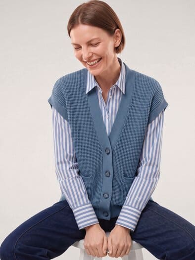 Strukturierte Strickweste mit aufgesetzten Taschen Smokey Blue
