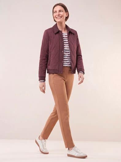 Kurze Steppjacke mit Materialmix Merlot