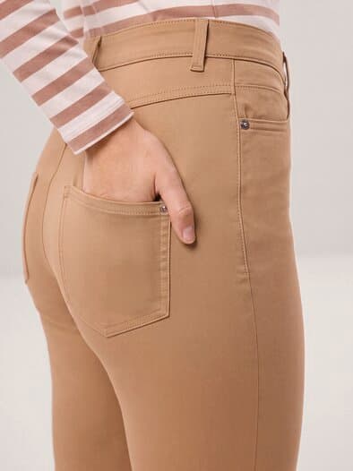 Extraglatt Baumwollhose Feminine F Praline