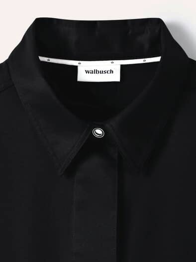 Baumwollbluse mit langer Manschette Schwarz