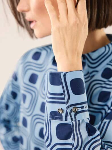 Baumwollbluse mit langer Manschette Grafik Skyblue