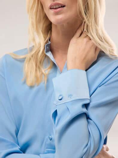 Polo Bluse aus Seide Skyblue