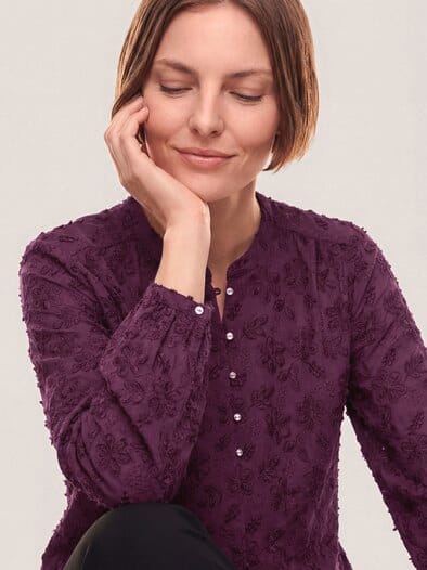 Bluse mit Blütenstickerei Cassis