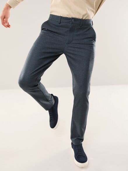 Bügelfreie Chino aus Leichtflanell Dunkelblau