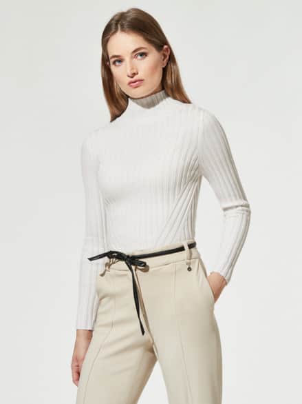 Stehbund-Pullover Diagonalrippe Offwhite Stehbund-Pullover Diagonalrippe Offwhite