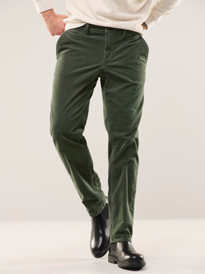 Wärmende Cordhose mit Thermofutter Oliv