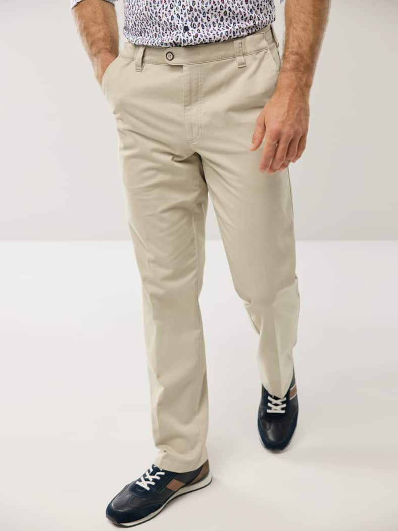 Extraglatt Dehnbund-Chino Safaribeige