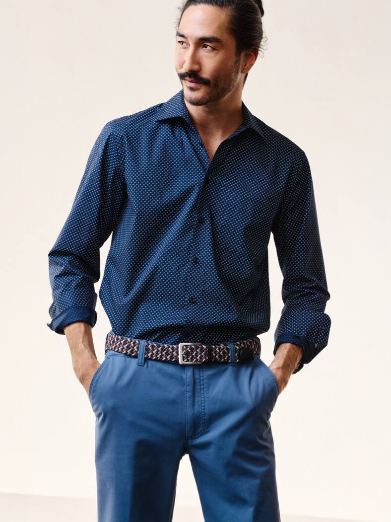 Outfit Extraglatt-Hemd Walbusch-Kragen