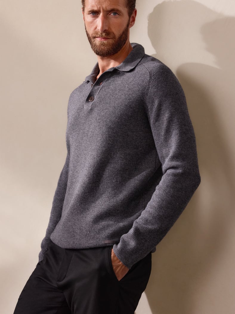 Outfit Patentstrick-Polopullover