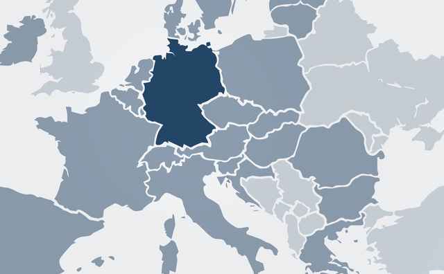 Europakarte mit hervorgehobenem Deutschland in dunklem Blau. Andere Länder in helleren Grautönen dargestellt.